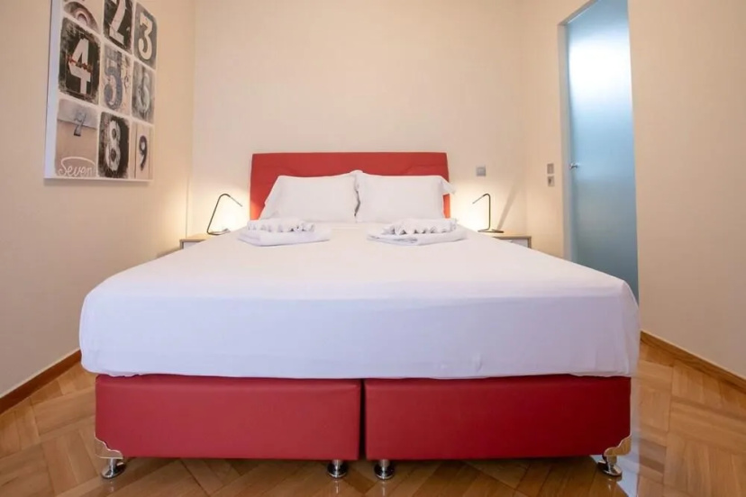 Цены на Luxurious 5 bedroom-3 bathroom Apartment 2- Athens в Афины