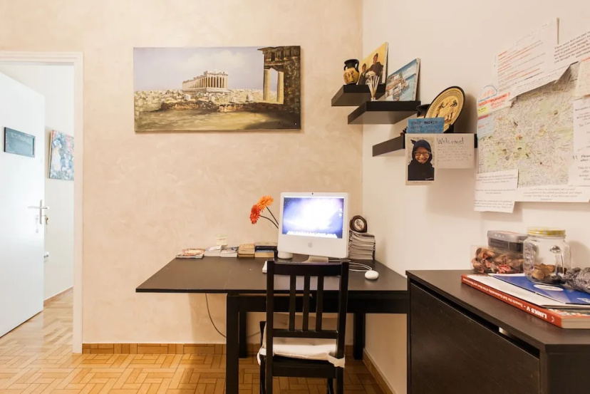Цены на Beautiful Safe Apartment Near Centre в Афины