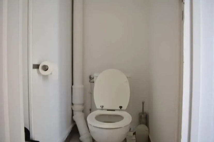 Spacious 1 Bedroom Apartment With Large Balcony — отель с удобствами в Париже