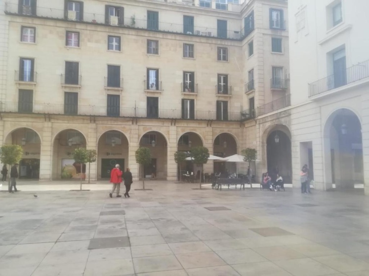 Playa - PLAZA AYUNTAMIENTO ALICANTE — отель с удобствами в Аликанте