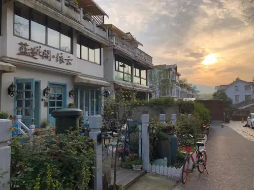 Цены на Blooming Lotus.Theme house.Hangzhou в Ханчжоу