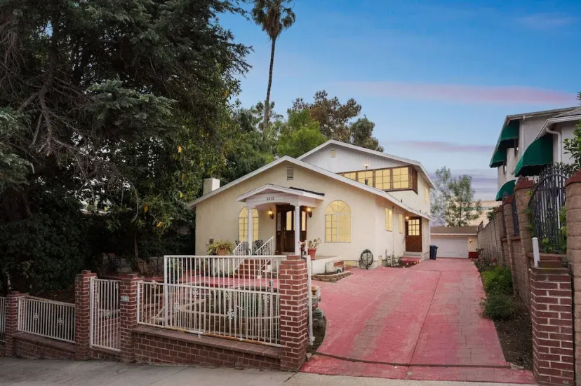 Russell House Near Hollywood & Griffith Park 3 Bedroom Home — отзывы гостей и цены