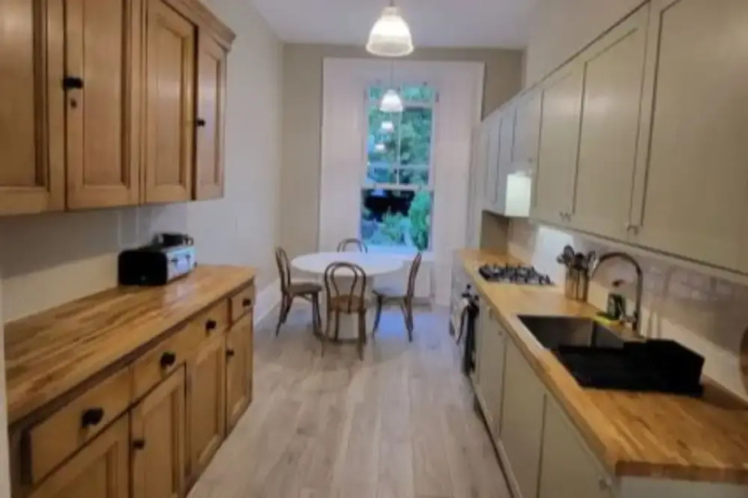 Цены на The Earl s Court Hideout - Lovely 4bdr House With Garden в Лондоне