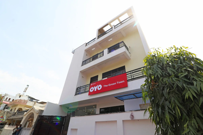 Capital O 26642 Hotel Royal Inn - Hotel in Λάκναου - Photo 1