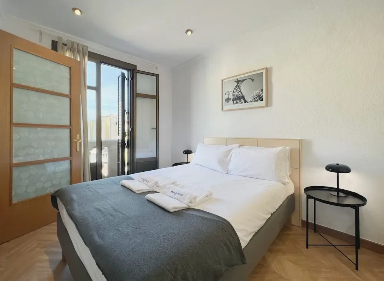Stay U-nique Apartments Calabria — комфортный отель в Барселоне
