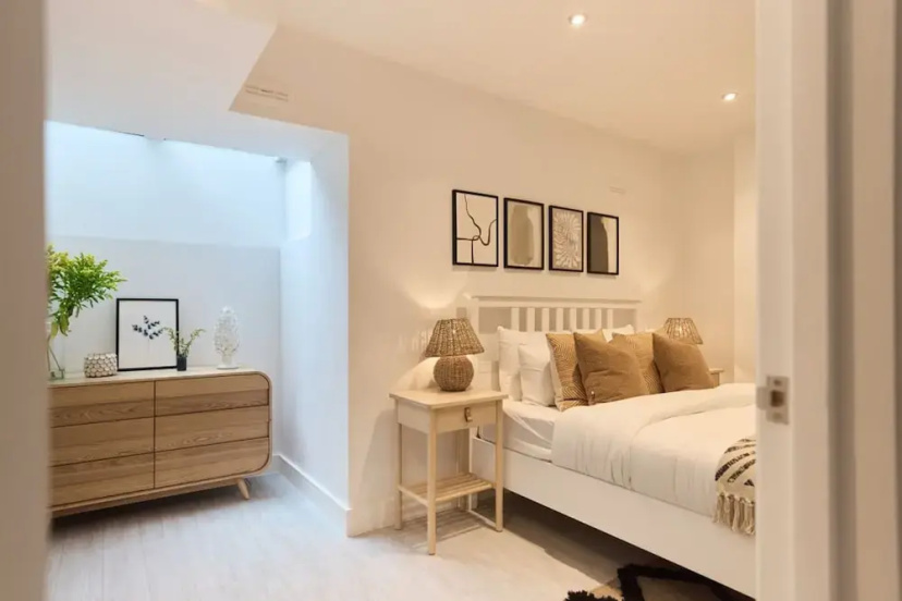The Kingswood Place - Modern 2bdr With Terrace — отель с удобным расположением в Лондоне
