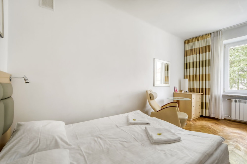 Airport Apartment Kings Bed By 404 Rooms — отель с удобным расположением в Варшаве