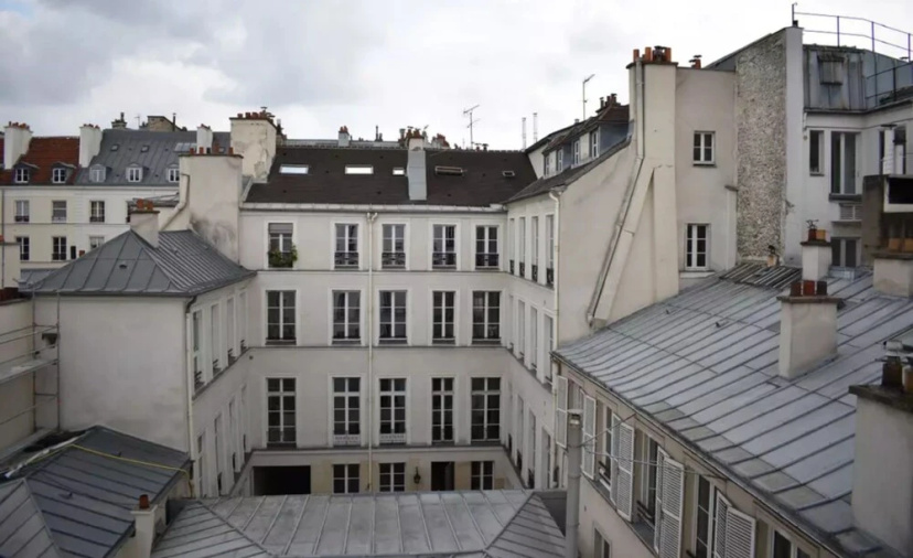 Цены на Stylish Apartment in Le Marais в Париже