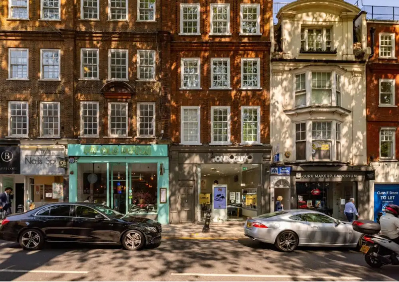 London Is Yours  2 Bedroom in Kensington — комфортный отель в Лондоне