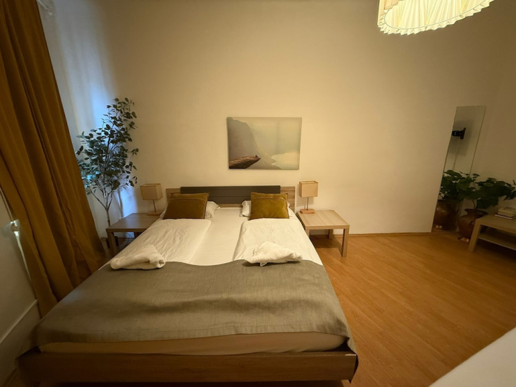 Cozy 1BR Apt Budget Stay Westbahnhof — отель с удобствами в вене
