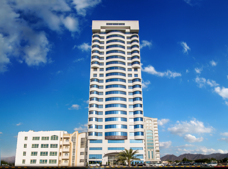 V Hotel Fujairah — отель рядом с интересными местами в Фуджейра