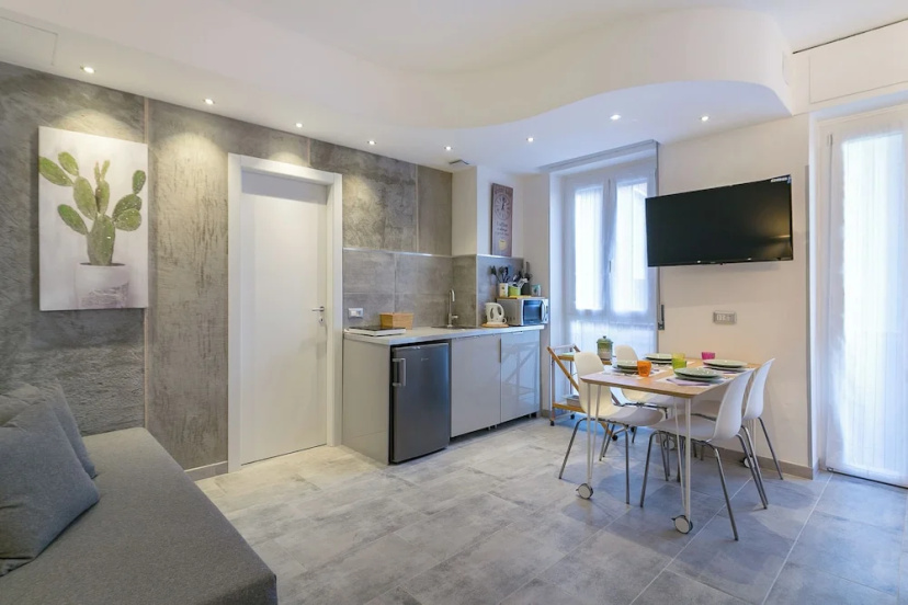 Modern Studio with Balcony in Milan — отель в Милане, Италия