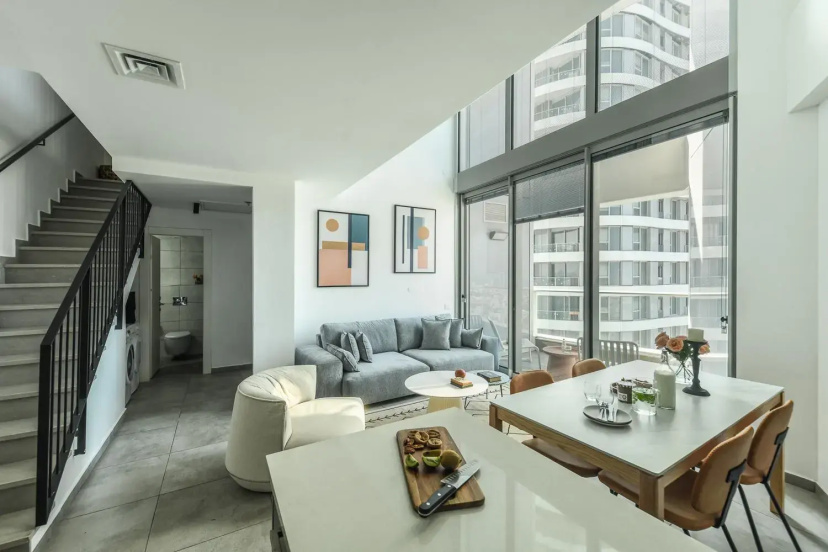 High-rise 3 bedroom Apartment with Balcony — забронировать отель в Тель-Авиве