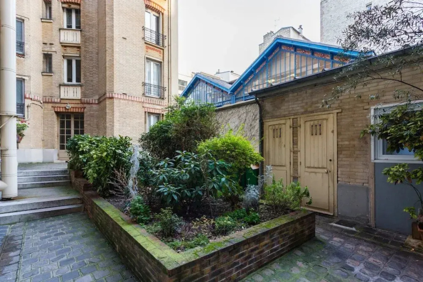 Peaceful Apartment - 1br/4p - Eiffel Tower — отель с удобным расположением в Париже