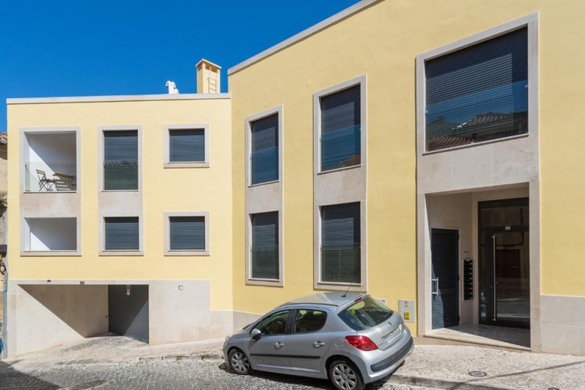 Alfama Lounge Three-Bedroom Apartment w/ River View and Parking - by L — отель с удобствами в Лиссабоне