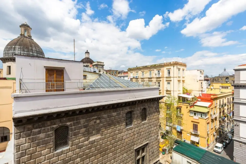 Maria s Bright Flat by Wonderful Italy - Duomo 1 — отель с удобным расположением в Неаполе