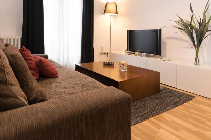 Bonito apartamento cerca de la Plaza Mayor (C/Segovia 10) — отель с удобствами в Мадриде