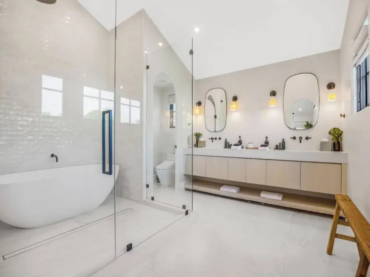 Villa Camellia - Charming 5 BR Home in the Heart of Studio City — забронировать отель в Лос-Анджелесе