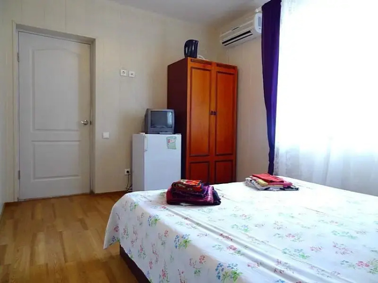 Guest House Ulyanovskaya 8 — отель с удобным расположением в Геленджике