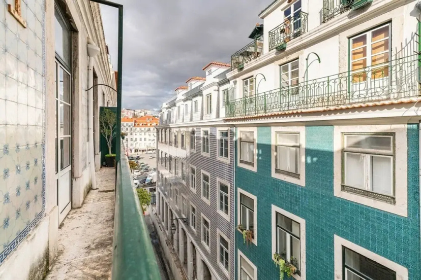 Charming 2 Bedroom Apartment Next to Praça da Figueira — отель с удобным расположением в Лиссабоне