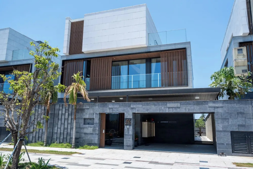 Deluxe Riverfront Pool Villas Danang — забронировать отель в Дананге