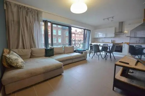Цены на Stylish Chelsea Apartment near Fulham Broadway St. в Лондоне