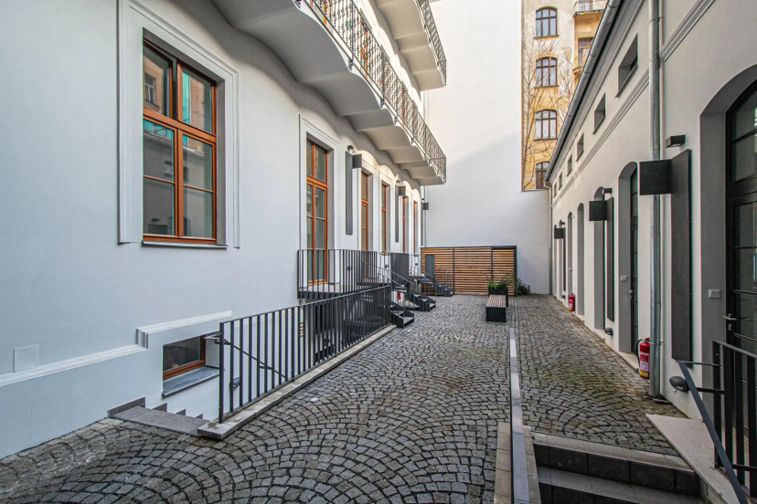 Main train station apartment close to the the Main Square! — забронировать отель в Праге