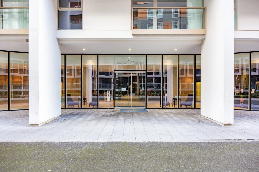 One Bed Lanterns Court Apartment in Canary Wharf — отель с удобным расположением в Лондоне