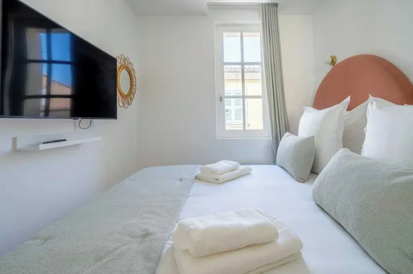 Nice 1 Bedroom Flat - Hyper Centre St Tropez — комфортный отель в Сент-Тропезе