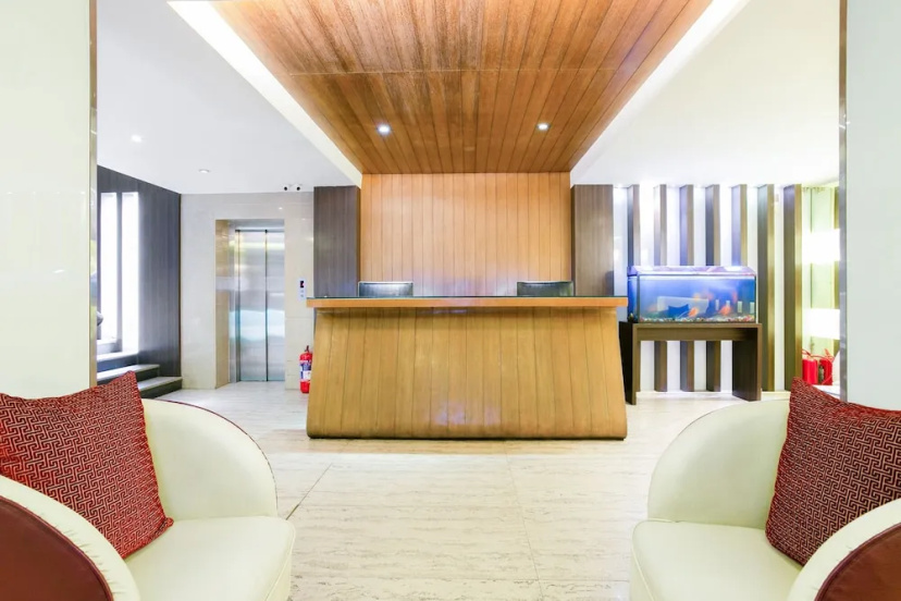 The Roa Hotel by OYO Rooms — отель с удобным расположением в Мумбаи