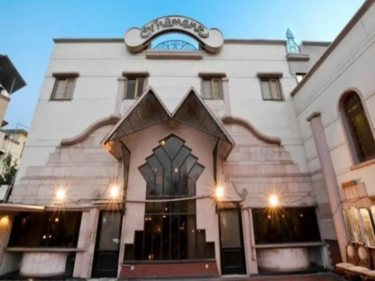 Rajhans Hotel — отель с удобным расположением в Мумбаи