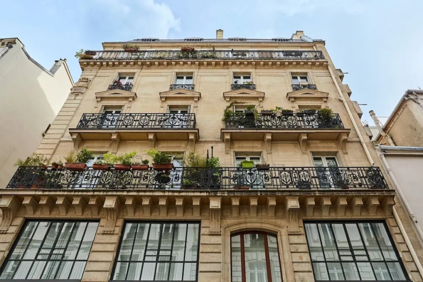Superb 2 Bedrooms Apartment Center of Paris — отель с удобствами в Париже
