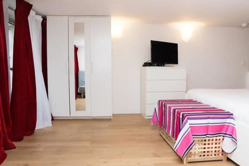 Appartement Faubourg République — комфортный отель в Париже