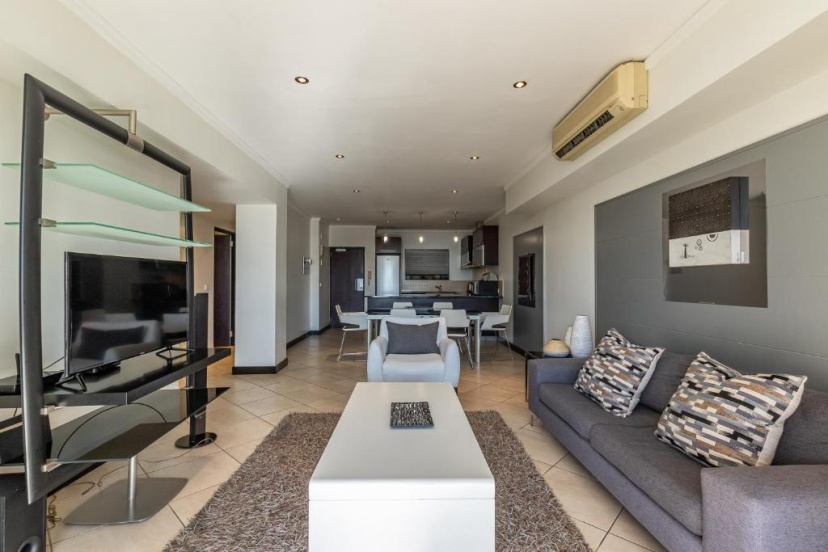 ITC Icon Two bedroom Apartment with lovely balcony — отель с удобным расположением в Кейптауне