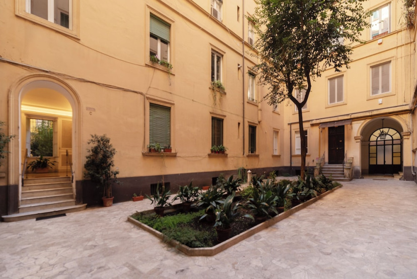 JOIVY Charming 3BR Flat near the Vatican — забронировать отель в Риме