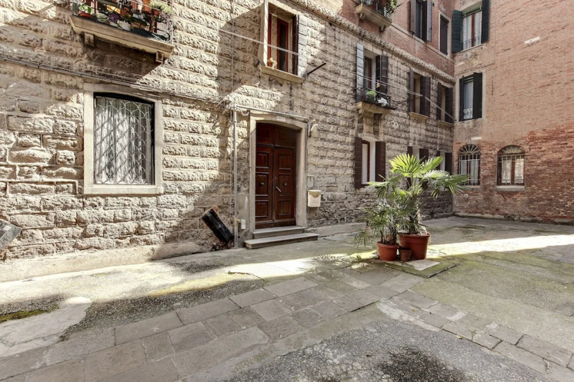 White Flowers in Venecia — отель с удобствами в Венеции