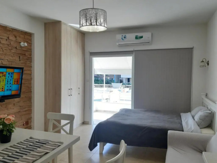 Sun sea B102 apartment by the beach — отель с удобствами в Лимассол