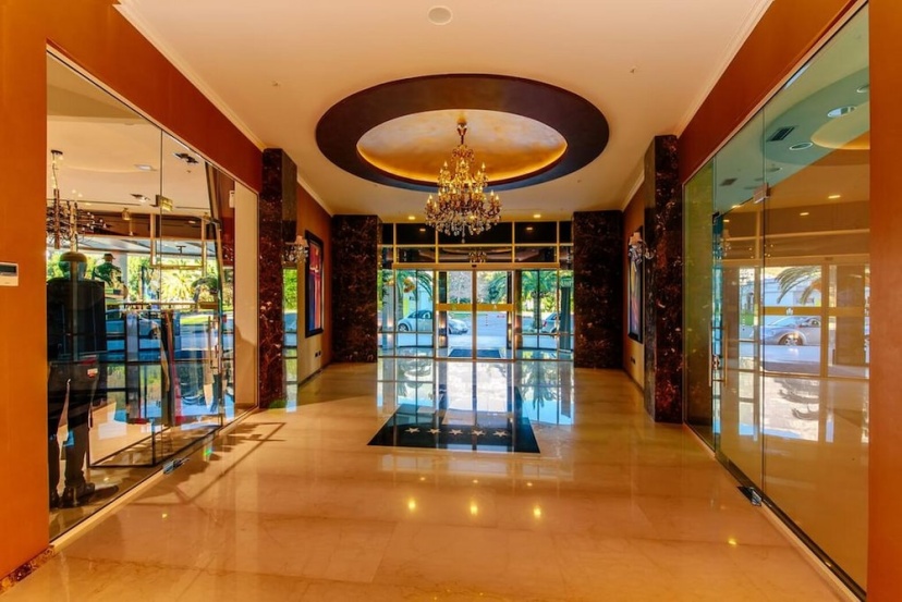 Luxury Apartments Artiani — забронировать отель в Будва