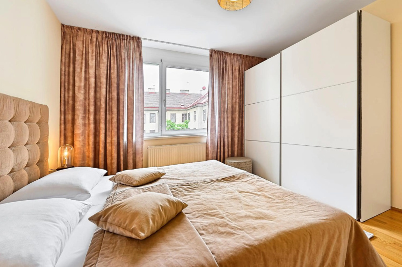 Цены на Peaceful Belvedere Apartment in Safe, Quiet & Central Location в вене