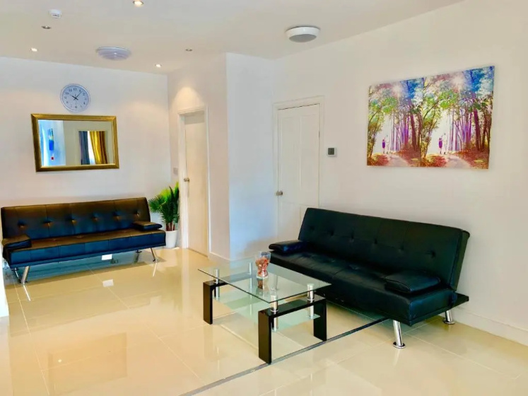 Spacious 2 Bedrooms 2 Baths Apartment with Garden and Parking — отзывы гостей и цены