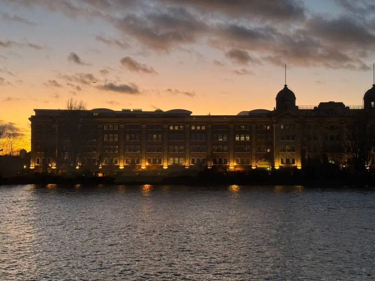 3 Bedroom Apartment by River Thames 2 — отель в Лондоне, Соединенное Королевство