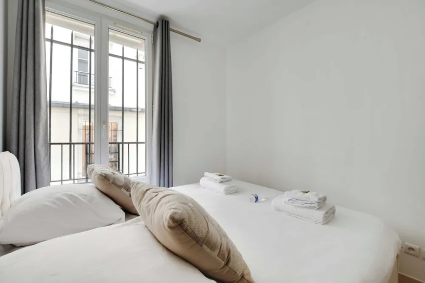 Urban Chic Apartment in Central Paris — забронировать отель в Париже