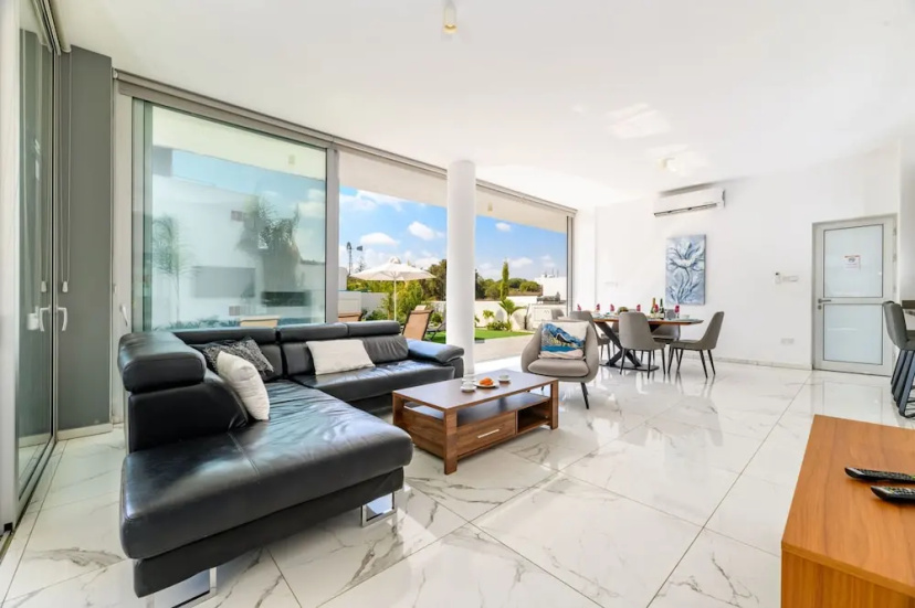 Цены на Olivine Waves Villa in Protaras в Протарас