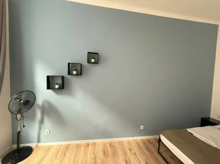 Cozy 1BR Apt Walk to Westbahnhof — отель с удобствами в вене