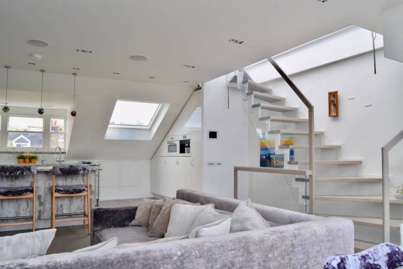 Bright and Stylish Apartment In Little Venice — отзывы гостей и цены