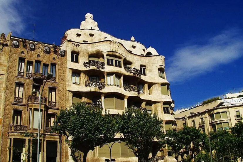 Цены на Fabulous 2 Bed with terrace close to Plaza Espana в Барселоне