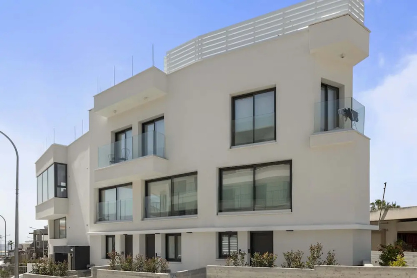Phaedrus Living Alkminis Seaside Praia — комфортный отель в Пафос