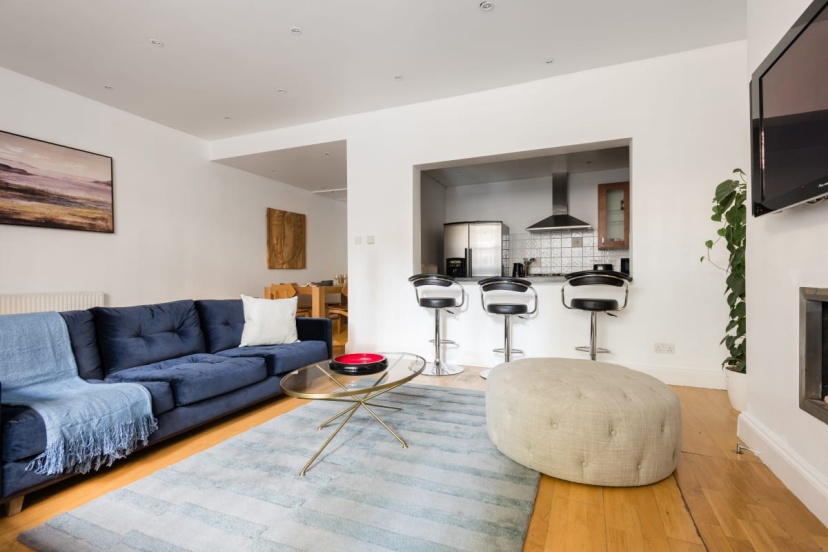 The Bayswater Gardens - Bright & Central 3BDR Home in Bayswater — комфортный отель в Лондоне