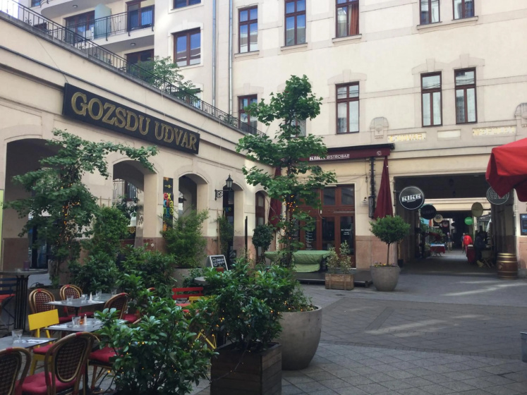 Lia's Apartment in Gozsdu — комфортный отель в Будапеште