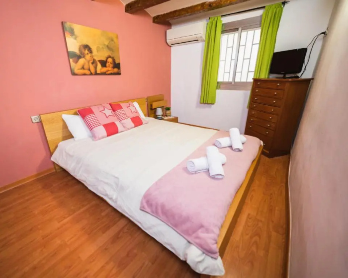 Rustic Poble Sec Apartment — комфортный отель в Барселоне